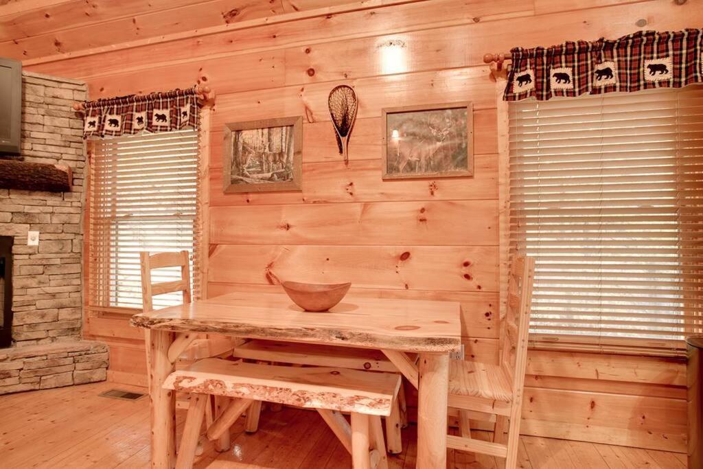 Brave Eagle Cabin سيفيرفيل الغرفة الصورة