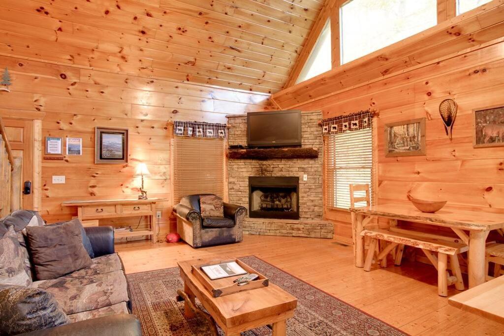 Brave Eagle Cabin سيفيرفيل الغرفة الصورة